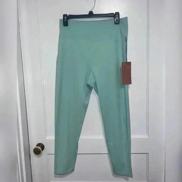 Girlfriend Collective Compressive High-Rise 7/8 Leggings in Seafoam Green NEW - Picture 1 of 4
